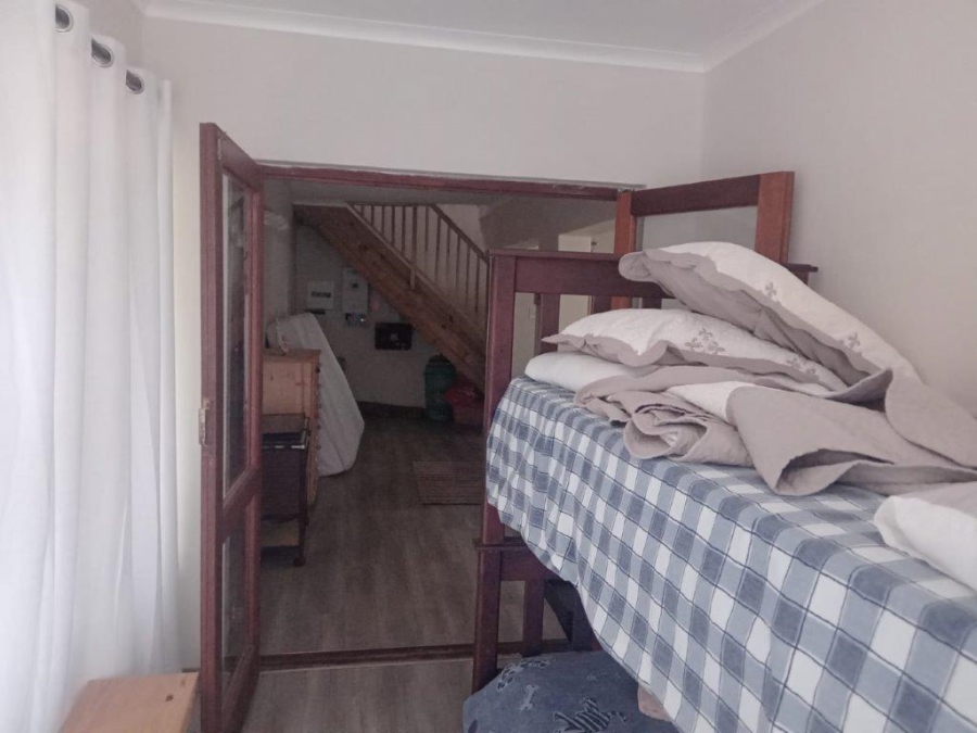 6 Bedroom Property for Sale in Paradise Beach Eastern Cape